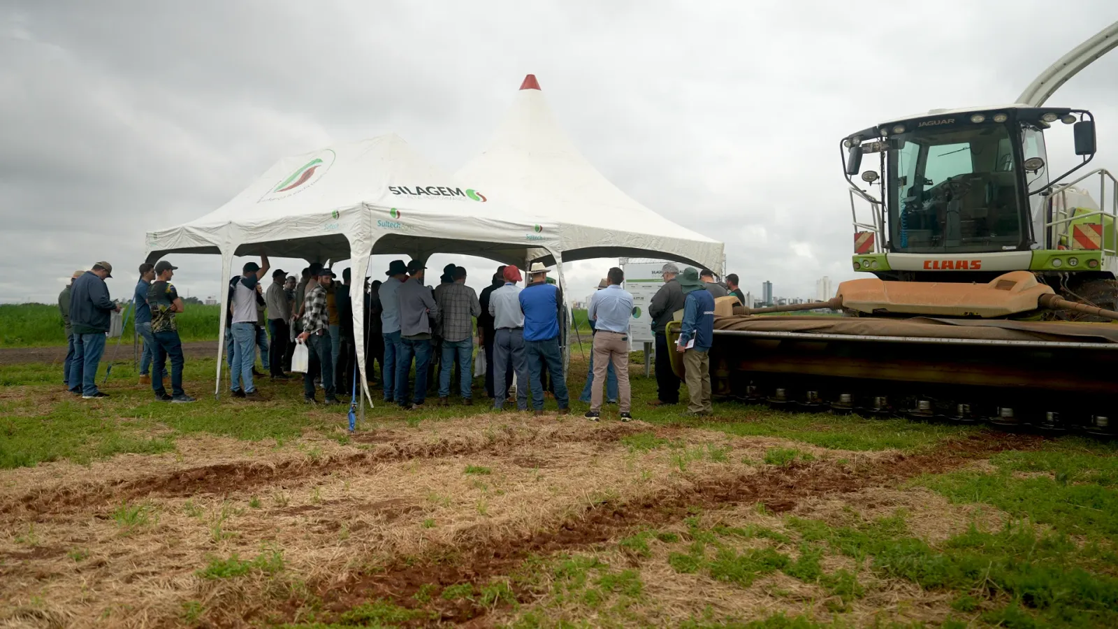 Um evento com <em>conhecimento </em><div><em>na prática</em></div>